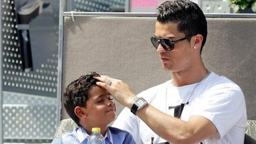 Cristiano Ronaldo e filho - Splash News/AKM-GSI/AKM-GSI