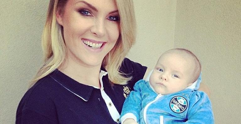 Ana Hickmann publica foto do filho usando uniforme do Grêmio - Reprodução/ Instagram