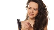 Queda de cabelo feminina - Shutterstock