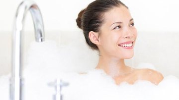 Banhos quentes e hidratação no inverno - Shutterstock