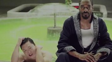 Psy nada em fonte no clipe da música 'Hangover' com Snoop Dogg - YouTube/Reprodução