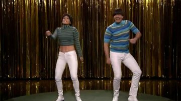 Jennifer Lopez faz dancinha bizarra com Jimmy Fallon na TV - YouTube/Reprodução