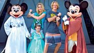 Letícia Spiller curte férias com os filhos da Disney - -