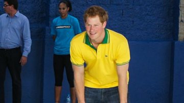 Príncipe Harry joga bola em Diadema - Photo Rio News