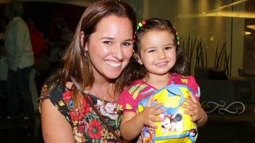Mariana Belém confere show com a filha, Laura - Paduardo / AgNews