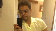 Zezé di Camargo faz selfie em frente ao espelho - Instagram/Reprodução
