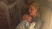 Ana Hickmann dá colo e faz o filho dormir - Instagram/Reprodução