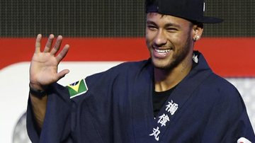 Neymar causa alvoroço durante evento no Japão - Reuters