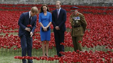 Kate Middleton e Príncipe William visitam memorial da Primeira Guerra Mundial - Reuters