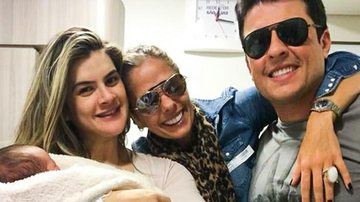 Adriane Galisteu conhece Valentina, filha de Mirella Santos e Ceará - Manuela Scarpa/ Photo Rio News