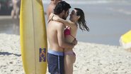 Bianca Bin e Marco Pigossi gravam cenas românticas na praia - Gil Rodrigues/Photo RioNews