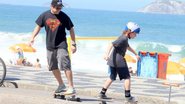 Murilo Benício anda de skate com o filho Pietro no Rio - Jc Pereira / AgNews