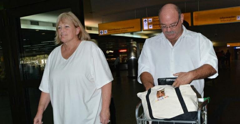 Debbie Rowe, mãe dos filhos de Michael Jackson, chega ao Brasil com Ian Thomas - Agnews