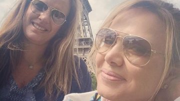 Eliana posa com amiga em frente à Torre Eiffel, em Paris - Instagram/Reprodução