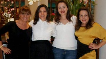 Rita Maluf ao lado de sua filha , Renata Maluf Abbud e Marina Alves Figueiredo e Maria Emília Genovesi - Divulgação