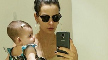 Fernanda Motta faz selfie com a filha Chloe, de 6 meses - Reprodução Instagram