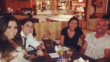 Thammy Miranda janta com a namorada e a mãe, Gretchen - Instagram/Reprodução