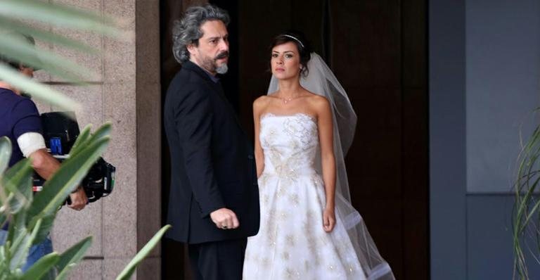 Império: vestida de noiva, Andreia Horta grava com Alexandre Nero em Ipanema - André Freitas/AgNews