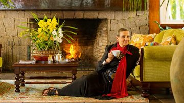 Na sala da lareira do luxuoso Belmond Hotel das Cataratas, Betty toma chá. - MARTIN GURFEIN