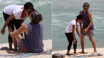 Felipe Dylon e Aparecida Petrowky trocam beijos na praia - Wallace Barbosa/AgNews