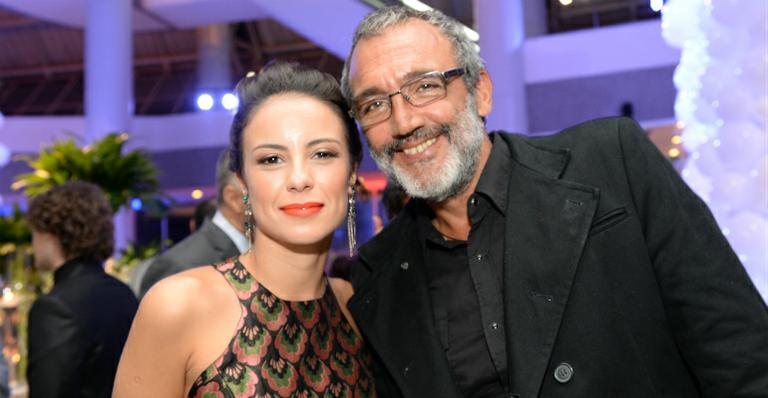 Andreia Horta e diretor de Império trocam beijos no Rio - Alex Carvalho/TV Globo