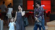 Wagner Moura passeia com os filhos e a mulher no Rio - AgNews