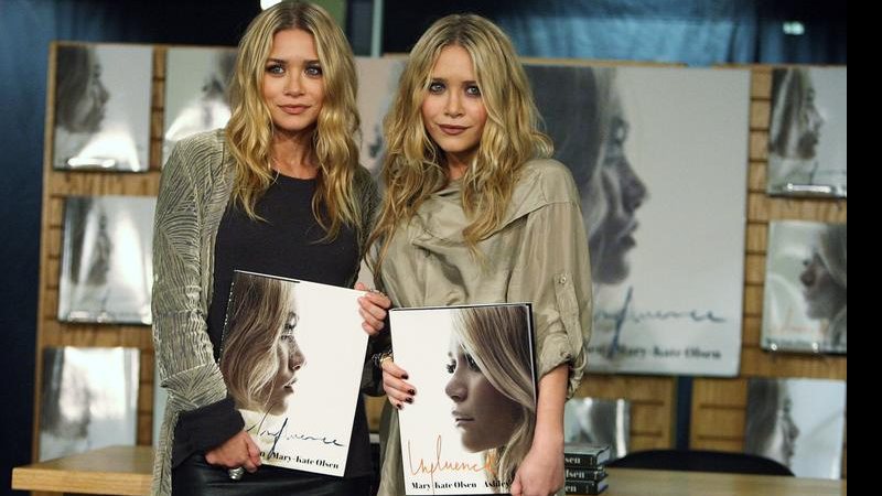 Mary Kate Olsen, antes das possíveis plásticas, e Ashley participam de evento - Getty Images