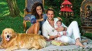 No jardim da casa, a 400m de altitude, no Rio, a felicidade de Igor Rickli e Aline Wirley com seu bebê de 1 mês e meio, ao lado do golden retriever Thor. Carinho da família. - MARIANA VIANNA