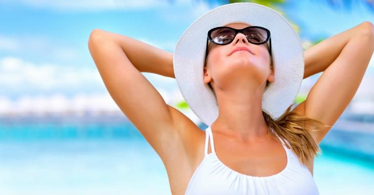 Pessoas com espinhas podem tomar sol. Veja 5 dicas - Shutterstock