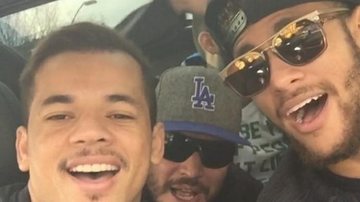 Neymar canta com amigos em carro - Instagram/Reprodução