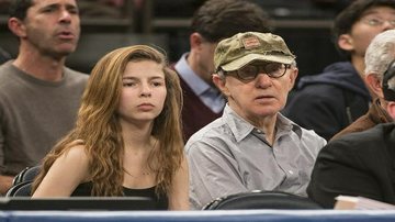 Woody Allen leva filha caçula, Manzie Tio, a jogo de basquete em Nova York - Splash News/AKM-GSI