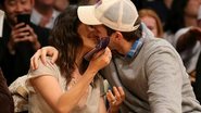 Mila Kunis aparece com Ashton Kutcher usando aliança e levanta supeita de casamento - Getty Images