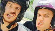 Marco Pigossi e Otaviano Costa fazem careta em selfie - Reprodução Instagram