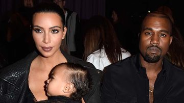 North West, filha de Kim Kardashian e Kanye West, se assusta com Papai Noel - Getty Images