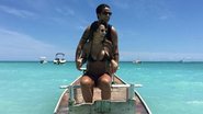 Thammy Miranda curte praia com a namorada - Instagram/Reprodução