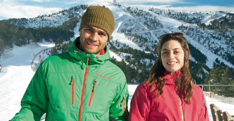 Recém-casados, Henrique Guimarães e Juliana usam a neve dos Pirineus como paisagem e aproveitam para esquiar, nova paixão do par. - JAIME BÓRQUEZ