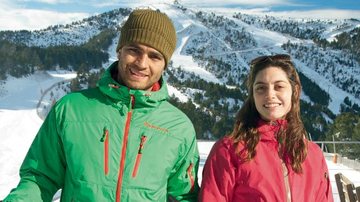 Recém-casados, Henrique Guimarães e Juliana usam a neve dos Pirineus como paisagem e aproveitam para esquiar, nova paixão do par. - JAIME BÓRQUEZ