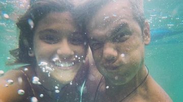Otaviano Costa se diverte com a enteada, Giulia, em baixo da água - Instagram/Reprodução