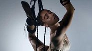 FKA Twigs no videoclipe da música "Pendulum" - Reprodução/ Youtube