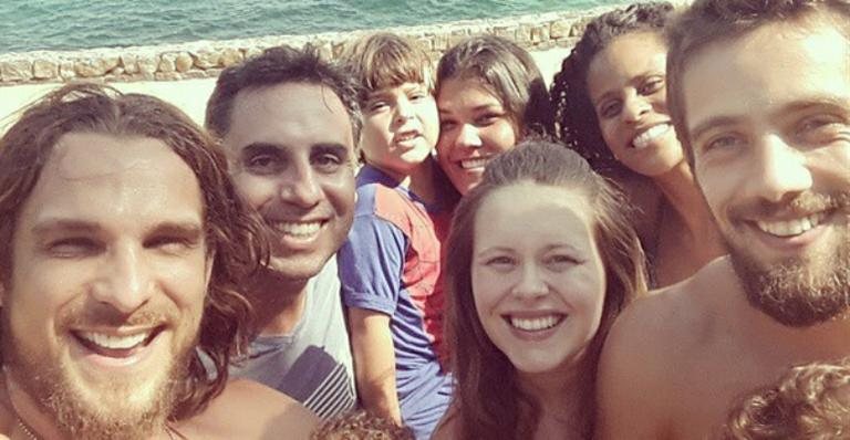 Igor Rickli e Rafael Cardoso curtem praia em família - Instagram/Reprodução