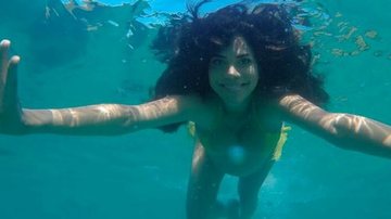 Daniela Albuquerque mergulha na água - Instagram/Reprodução