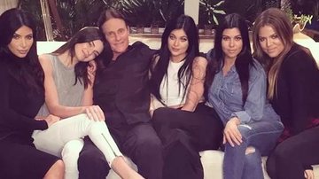 Bruce Jenner se encontrou com as filhas Kylie e Kendall Jenner, e as ex-enteadas Kim, Kourtney e Khloé Kardashian - Reprodução Instagram