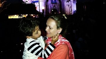 Eliana e o filho na Disney - Reprodução/ Instagram