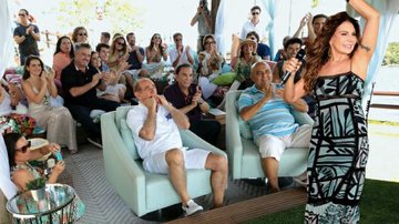 Empolgado com a apresentação, Renato Aragão assobia para Elba e ganha os parabéns pelo  aniversário de 80 anos. - CESAR ALVES, EDUARDO ALMEIDA E REGINALDO TEIXEIRA