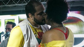 Tiago Abravanel beija Lilian Valeska durante show no Rio - Marcos Samerson / Agência We love Photo!