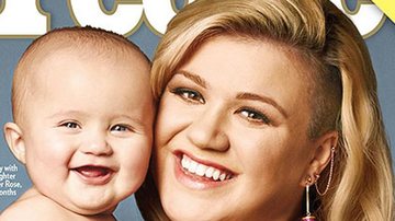 Kelly Clarkson e a filha, River Rose, na capa da People - Reprodução/ PEOPLE