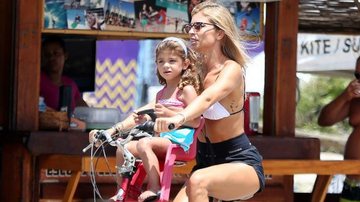 Grazi Massafera passeia com a filha, Sofia - André Freitas/AgNews