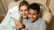 Andressa Urach recebe visita do filho no hospital - CO Assessoria/Divulgação