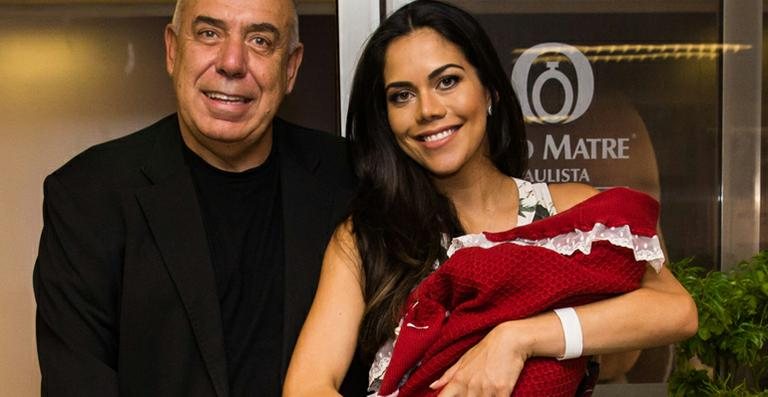 Daniela Albuquerque com o marido e a filha Antonella - Manuela Scarpa / Photo Rio News