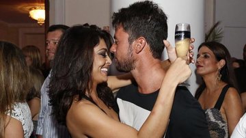 Juliana Paes e Carlos Eduardo Baptista trocam beijos em festa no Rio - AgNews
